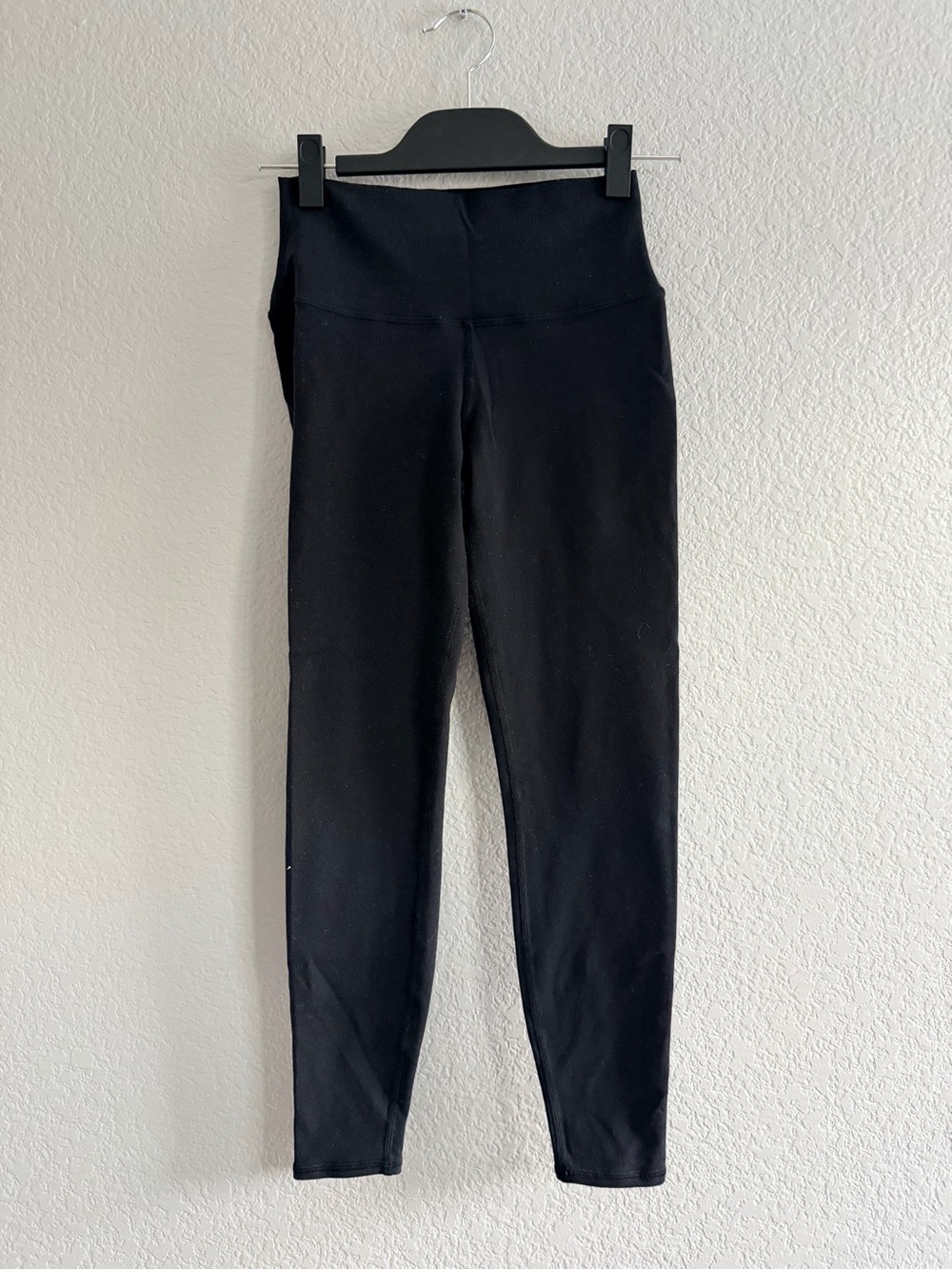 ALO Yoga Black Athletic Leggings with Logo Tag